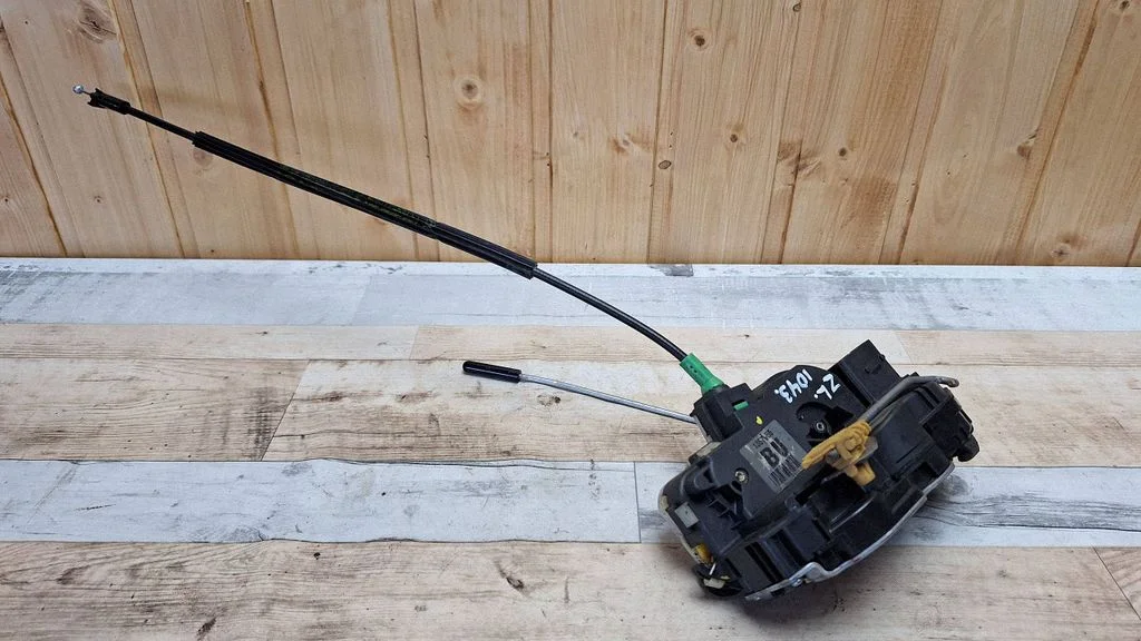 Rear door lock 1357955
