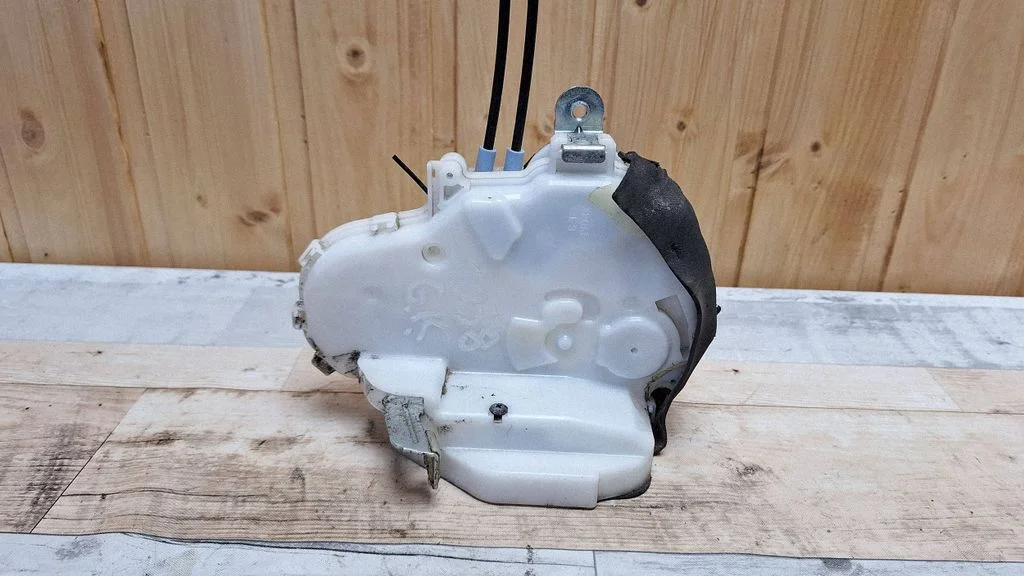 Rear door lock – rear left