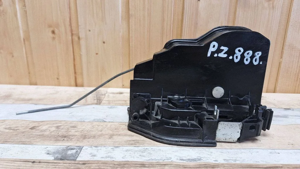 Rear door lock 1120085