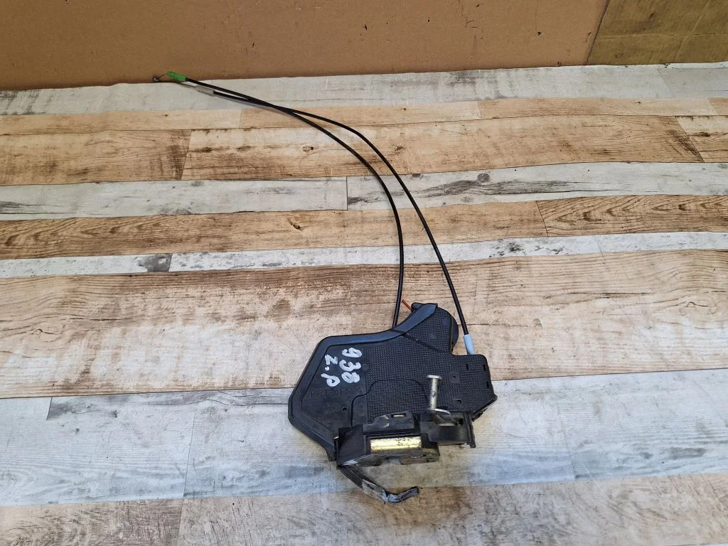Rear door lock – rear right