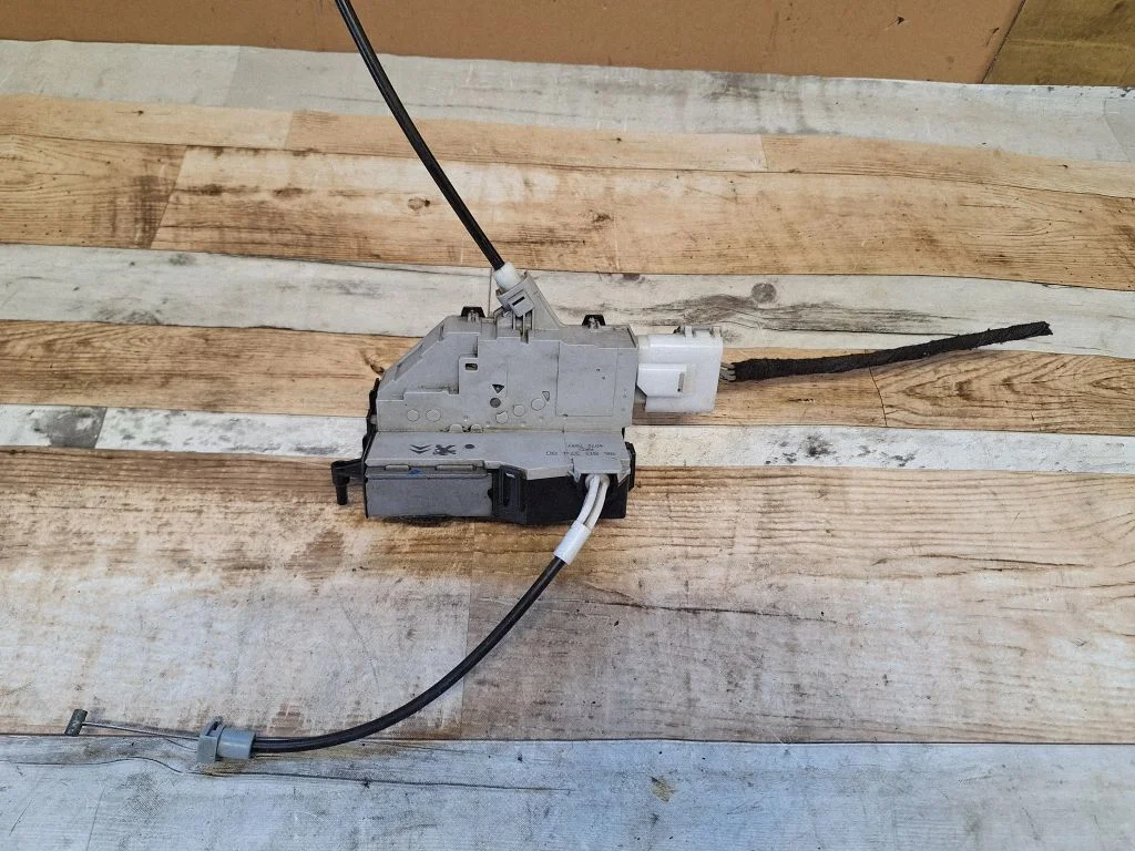 Rear door lock 9681337480