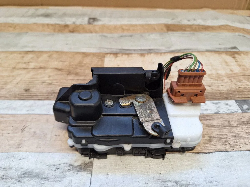 Rear door lock – rear left
