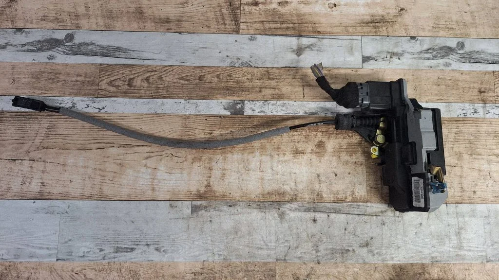 Rear door lock 30634627
