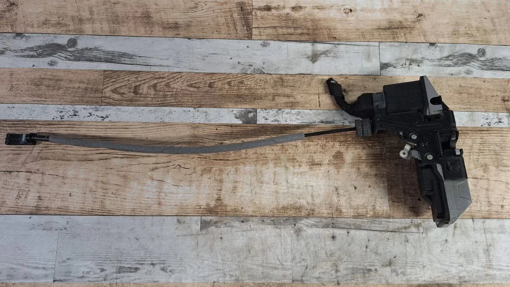 Rear door lock 30634626