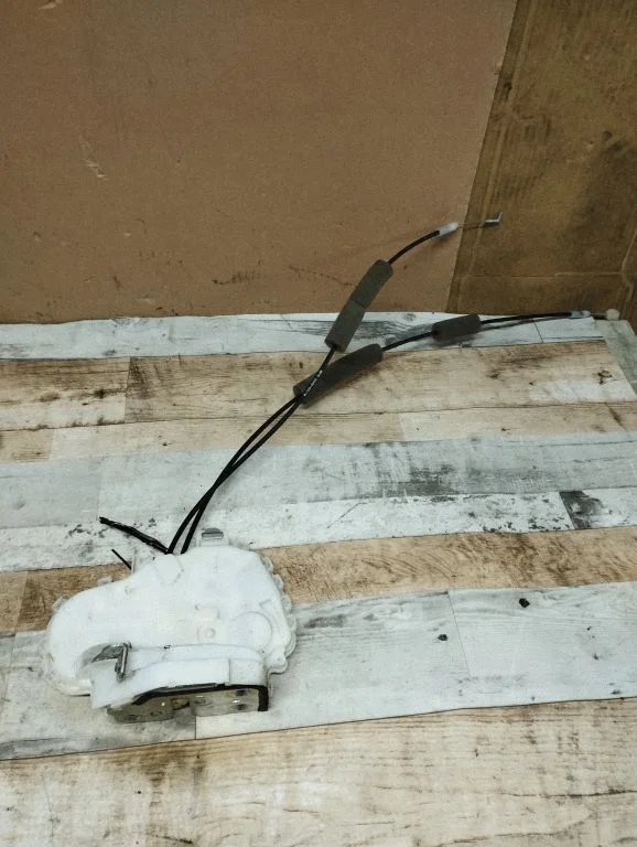 Aizmugurējo durvju slēdzene 72651SMG