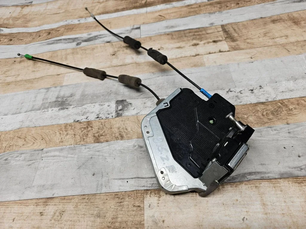 Rear door lock – Lexus IS 220D-250-350 (2006-2013)