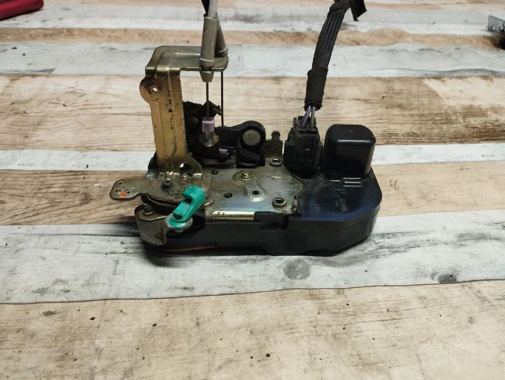 Rear door lock – rear left