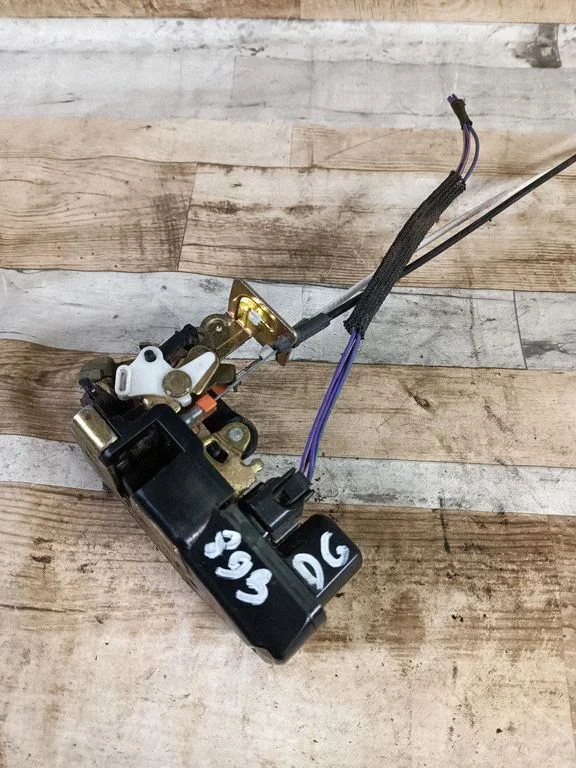 Rear door lock – rear right