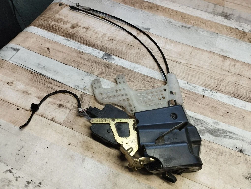 Rear door lock – rear left