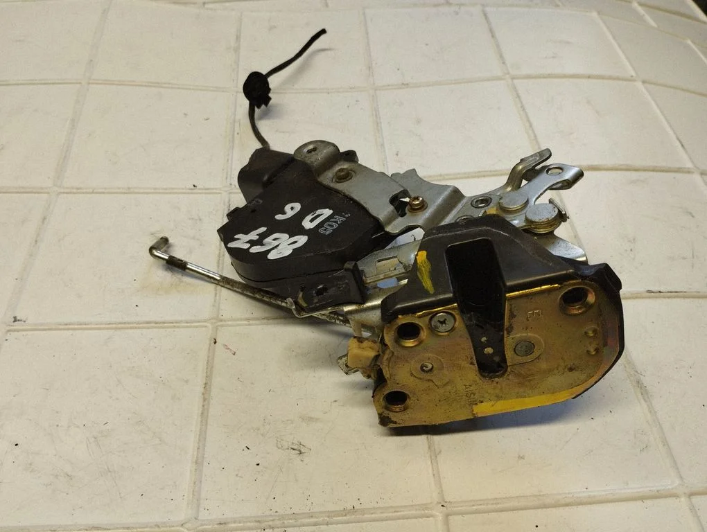 Rear door lock – rear right