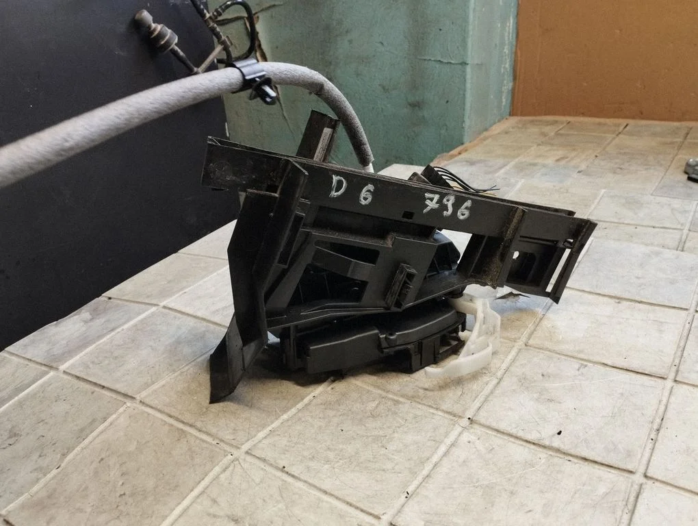 Rear door lock BM5AA26412AE