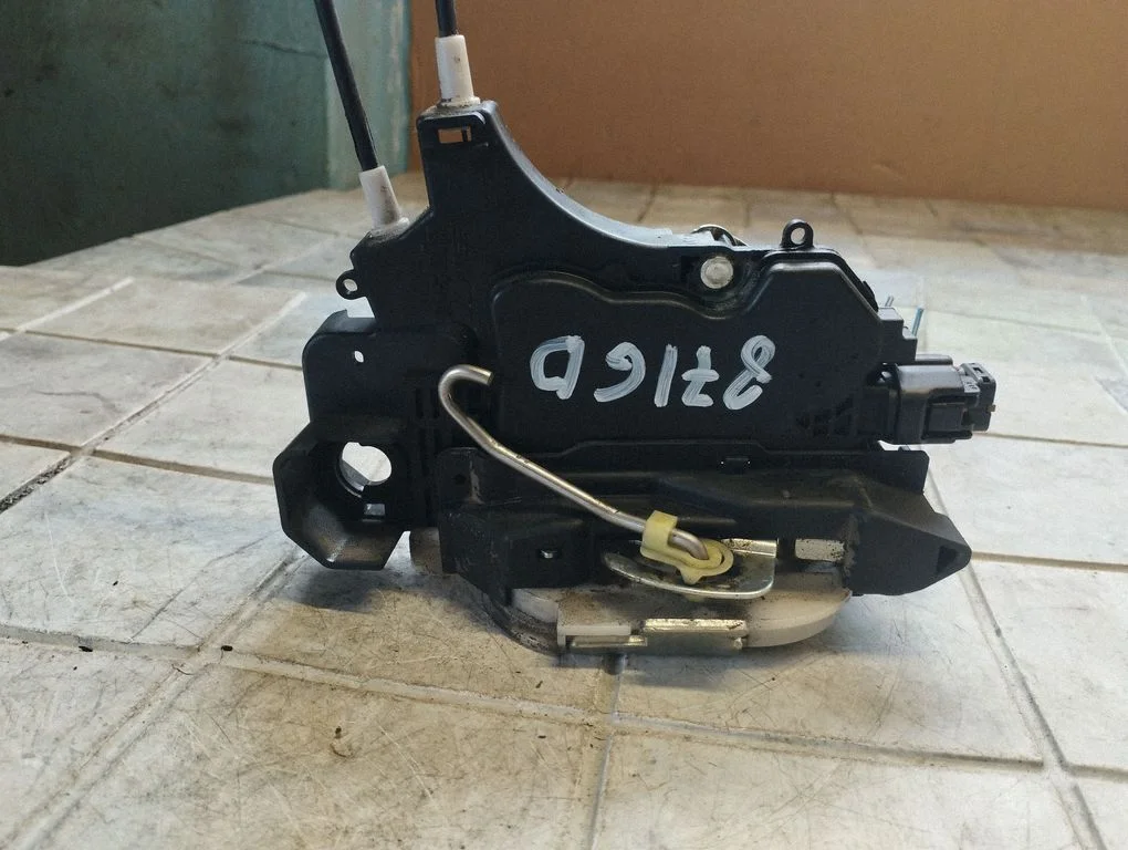 Rear door lock – rear right