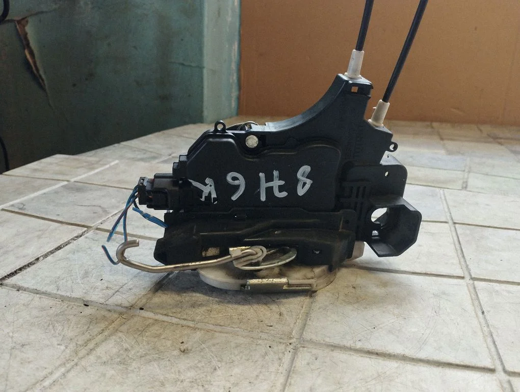 Rear door lock – rear left