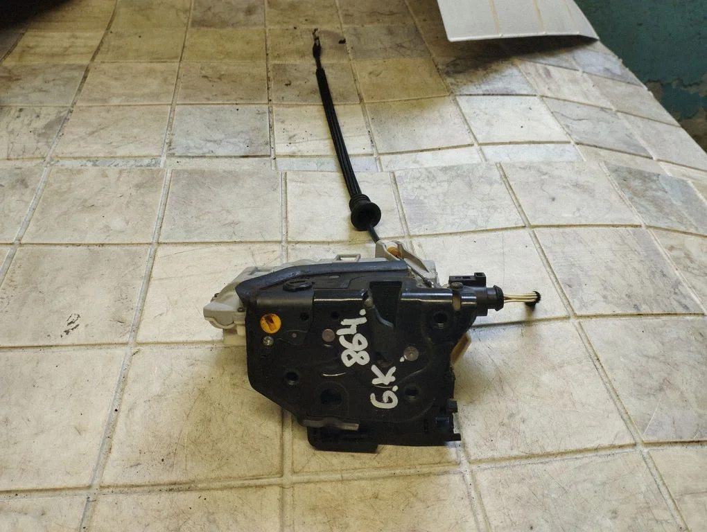 Rear door lock 3C4839015A