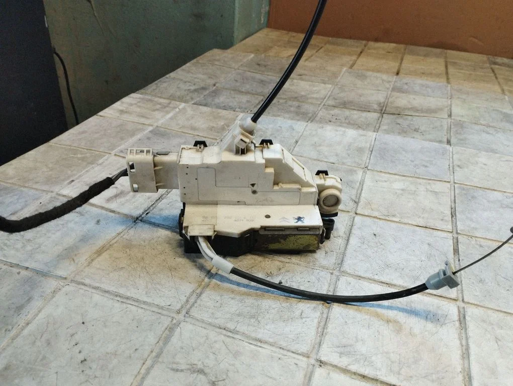 Rear door lock 9660699260E