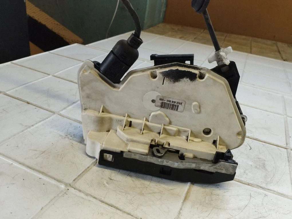 Rear door lock – Volkswagen Tiguan (2007-2016)
