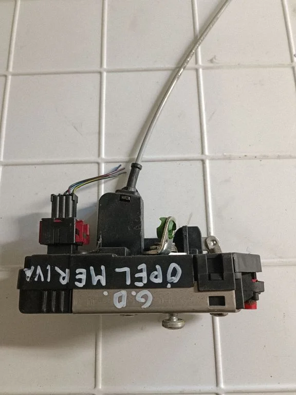 Rear door lock 13154794