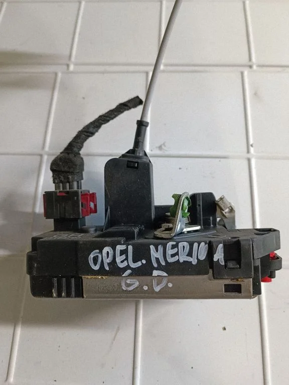 Rear door lock 13154794