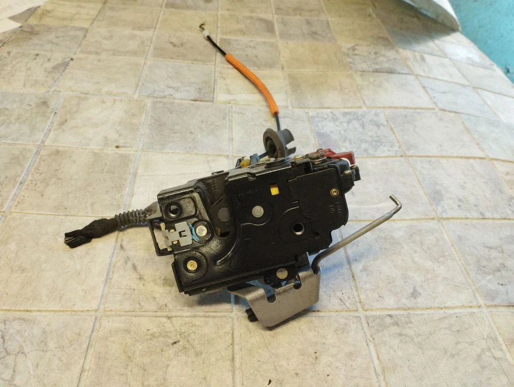 Rear door lock – Audi A4 S4 B6 8E 8H (2001-2005)