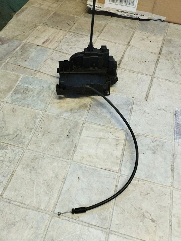 Rear door lock – Renault Megane III (2009-2016)
