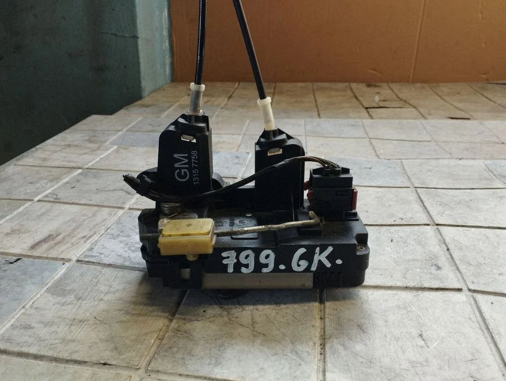 Rear door lock – Opel Vectra C (2002-2005)