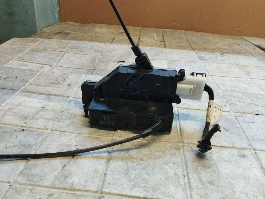 Rear door lock – Citroen C4 I (2004-2010)