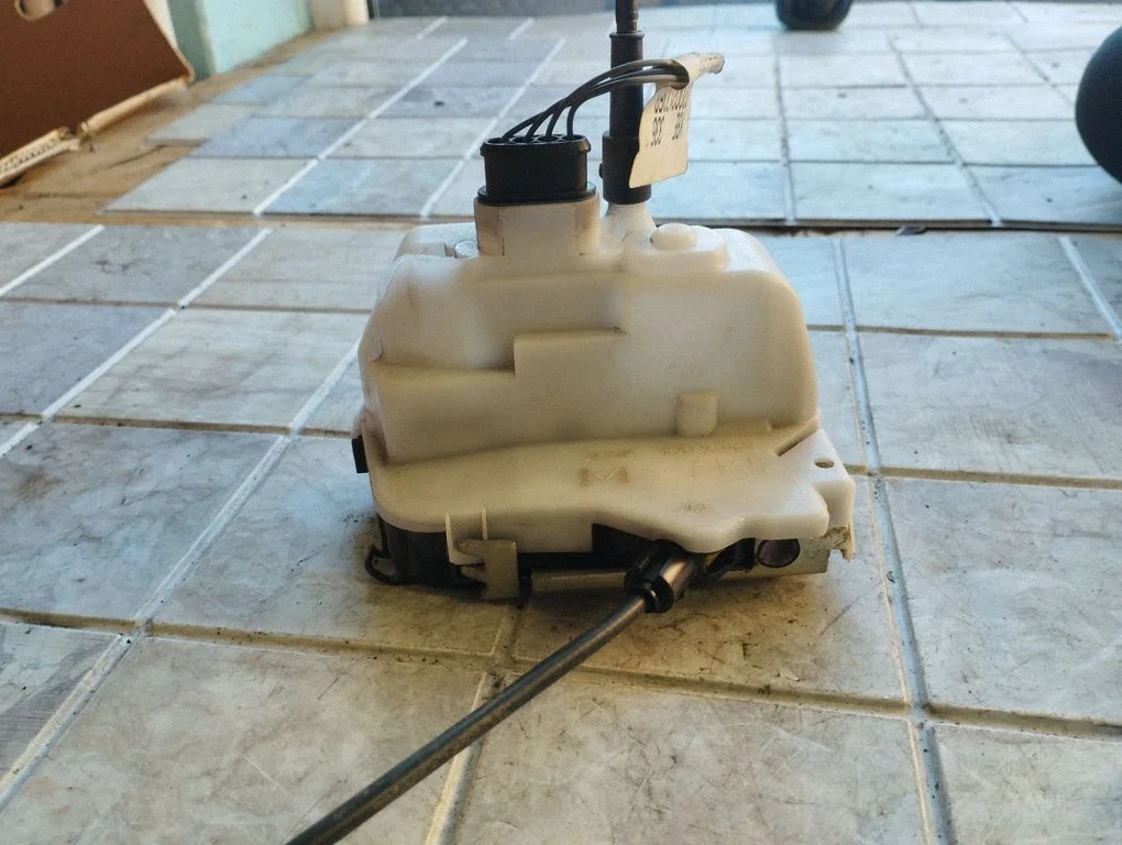 Rear door lock – Renault Megane II (2006-2008)