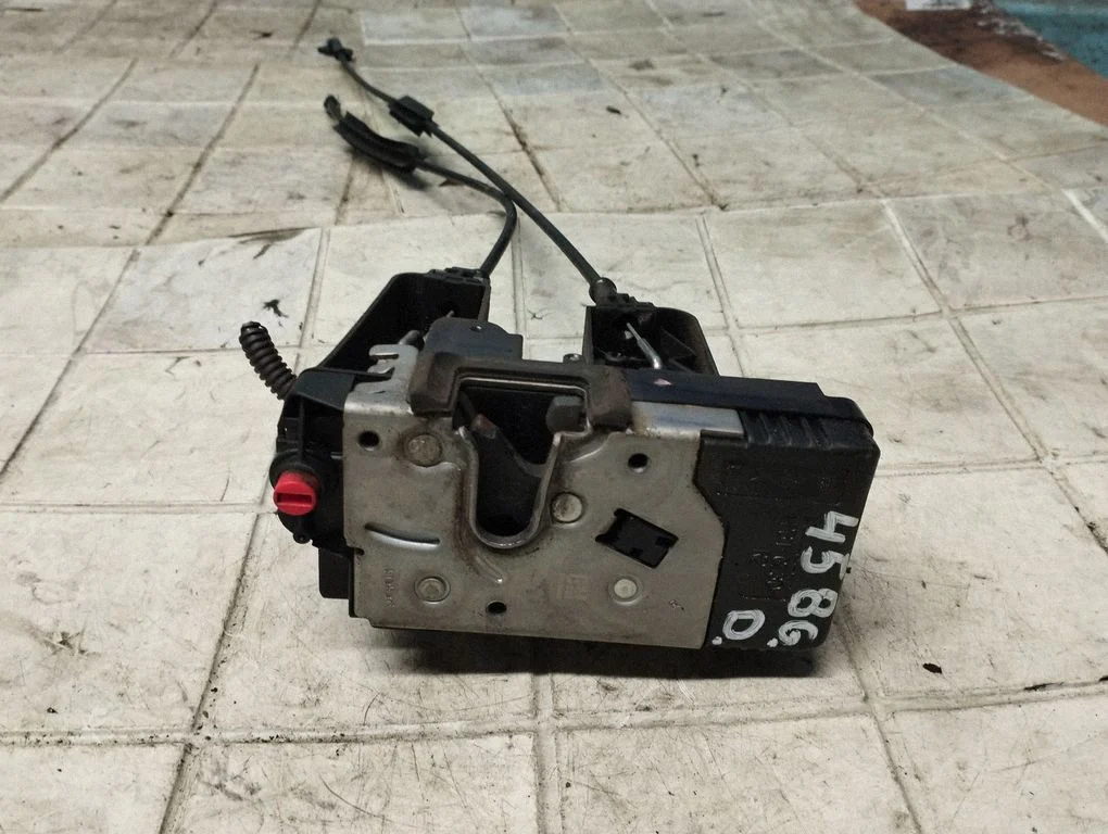 Rear door lock 24447346