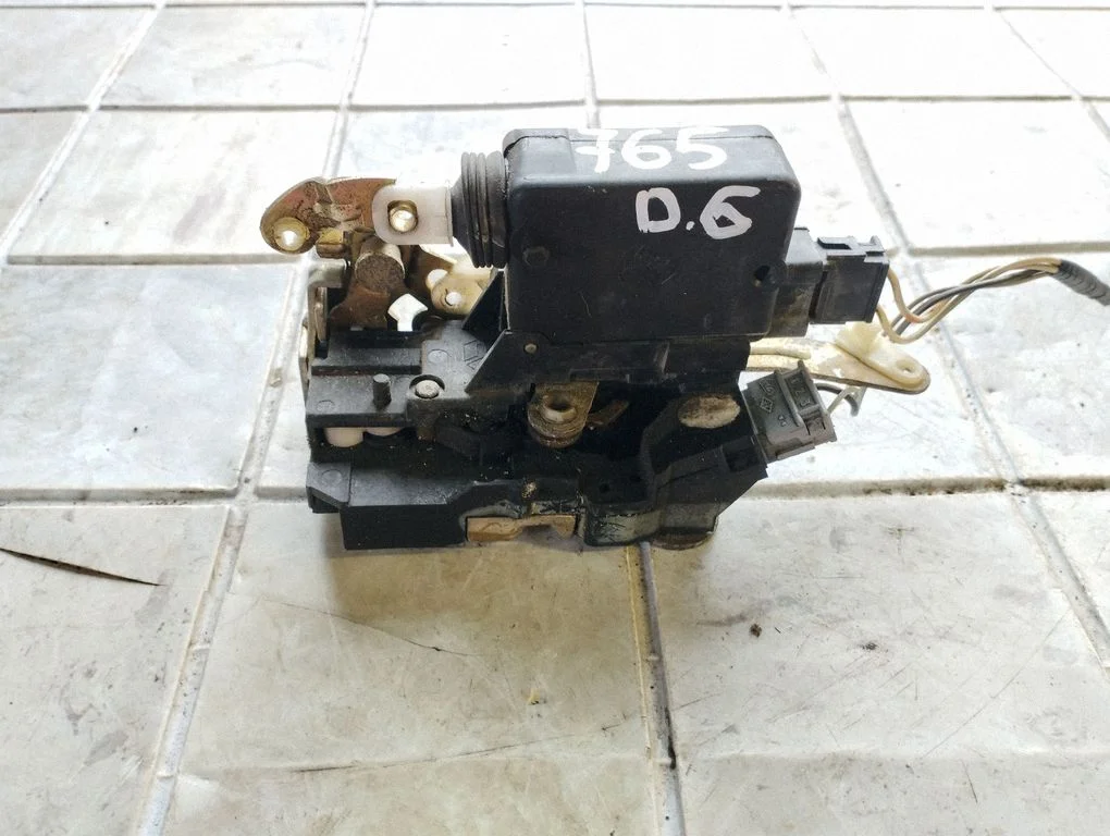 Rear door lock – rear right