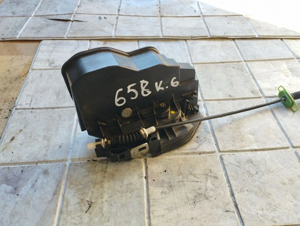 Rear door lock 7154629