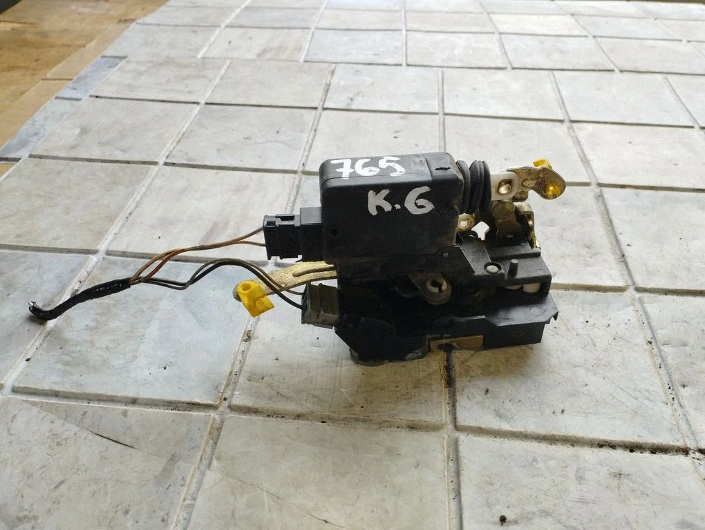 Rear door lock – rear left