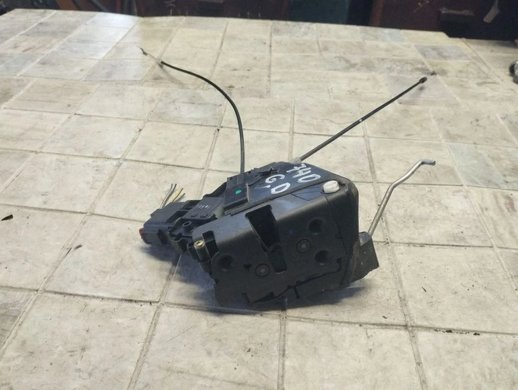 Rear door lock 3N6AA26412B