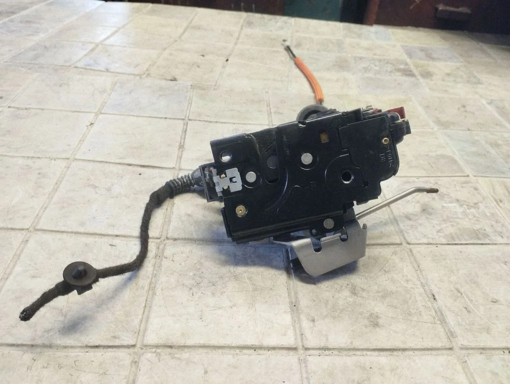 Rear door lock – Audi A4 S4 B6 8E 8H (2001-2005)