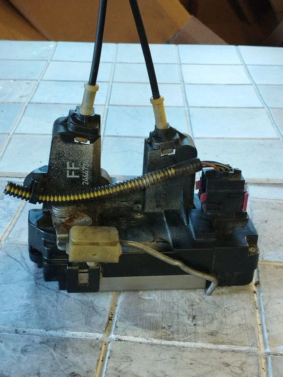 Rear door lock – Opel Signum (2003-2008)