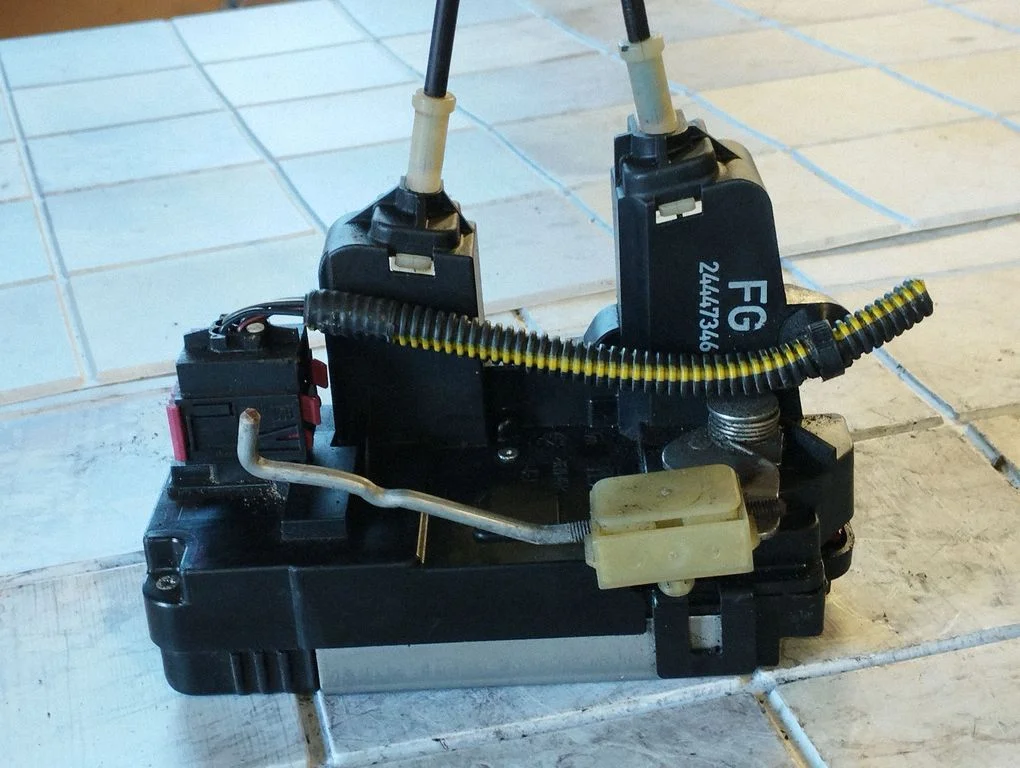 Rear door lock – Opel Signum (2003-2008)