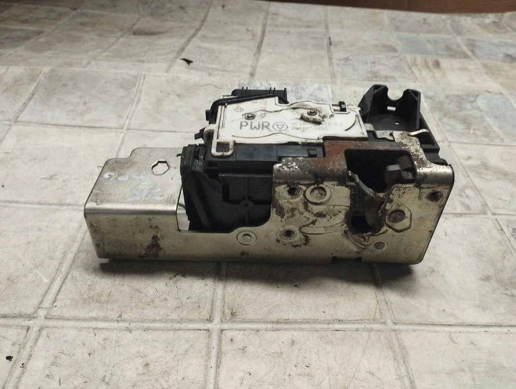 Rear door lock – Ford Transit - Tourneo Connect (2003-2008)