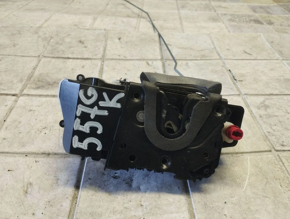 Zamek drzwi tylnych 1155B