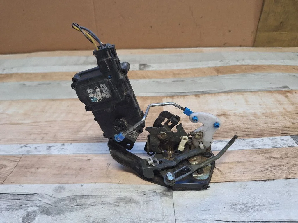 Rear door lock – rear left