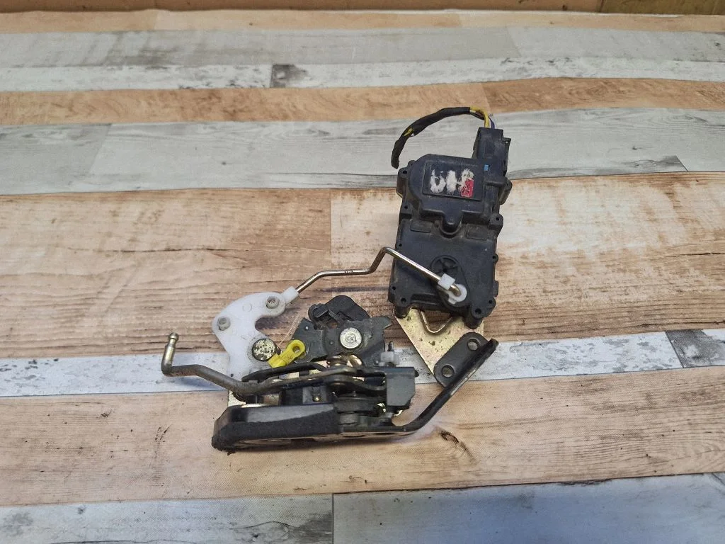 Rear door lock – rear right