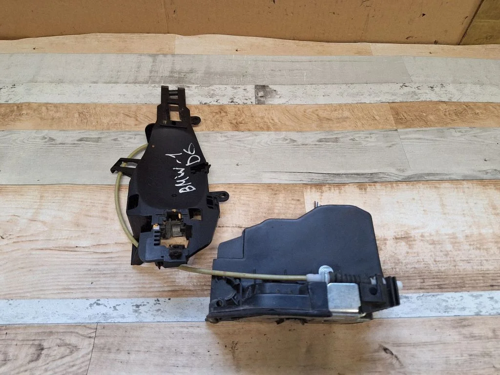 Rear door lock 7202148