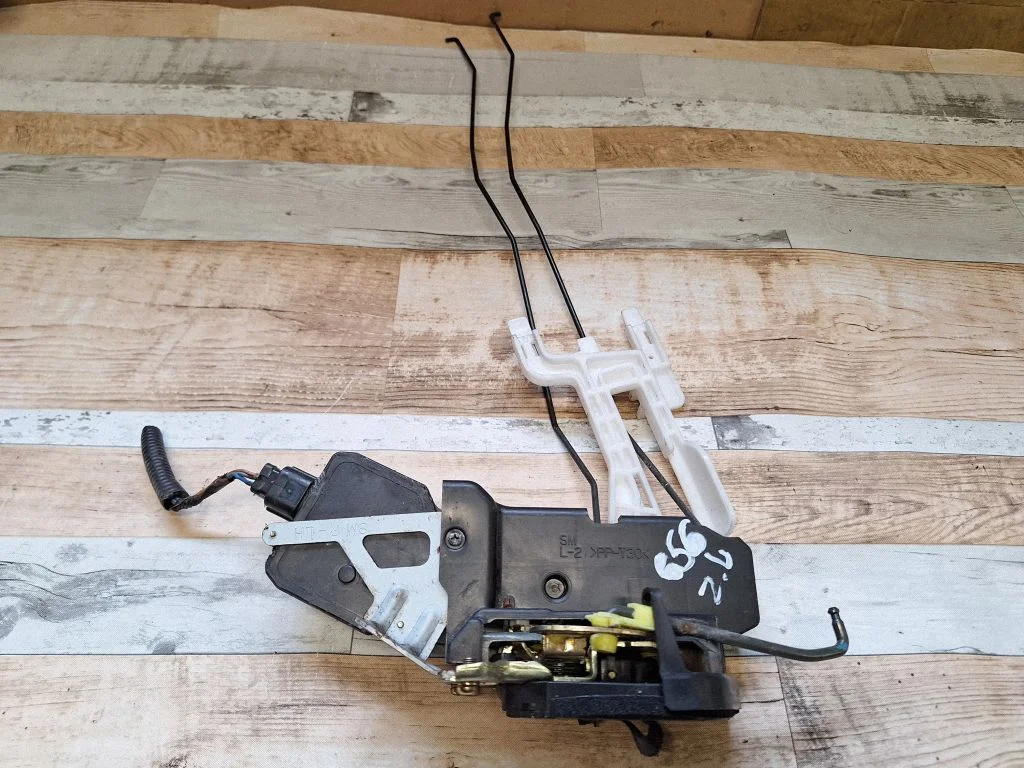 Rear door lock – rear left