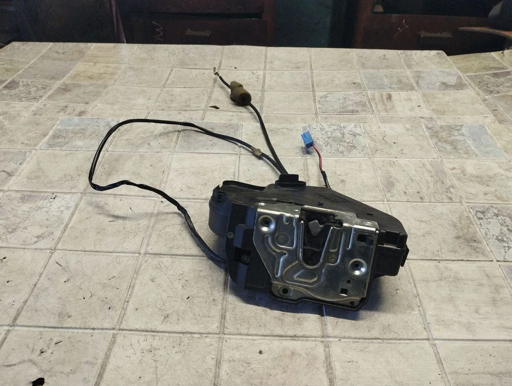 Rear door lock – Mercedes-Benz C-Class W203 (2000-2007)