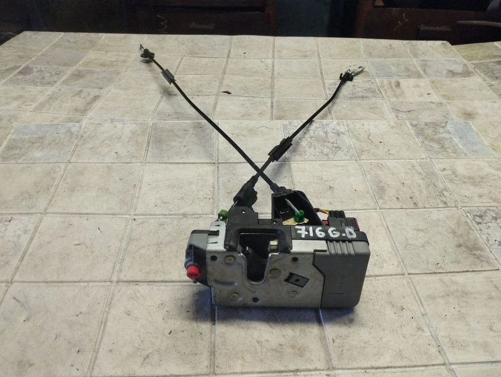 Rear door lock 4855201