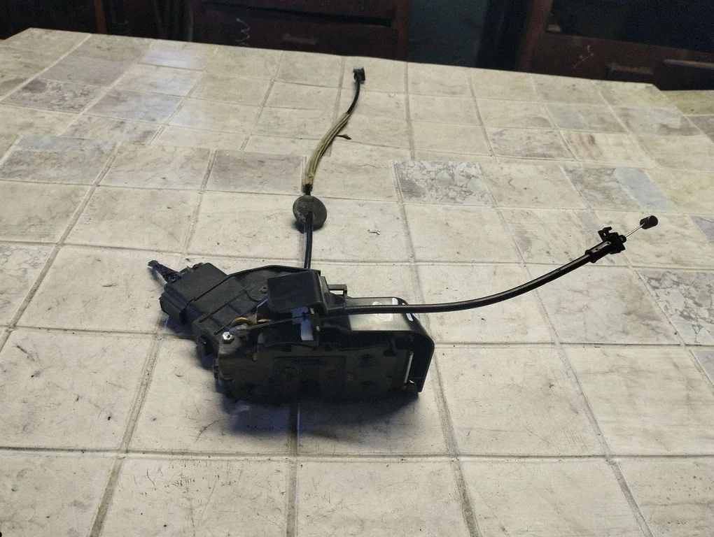 Rear door lock 2400000