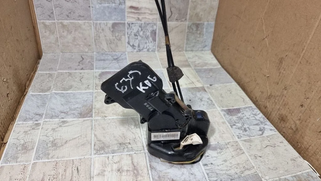 Rear door lock P3M71A264A27DG