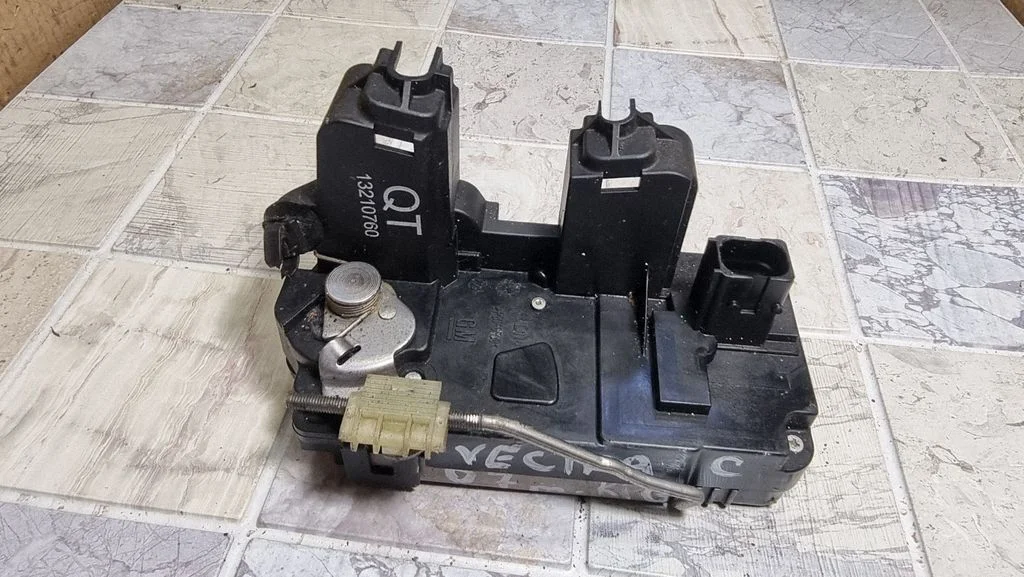 Rear door lock – Opel Vectra C (2005-2009)
