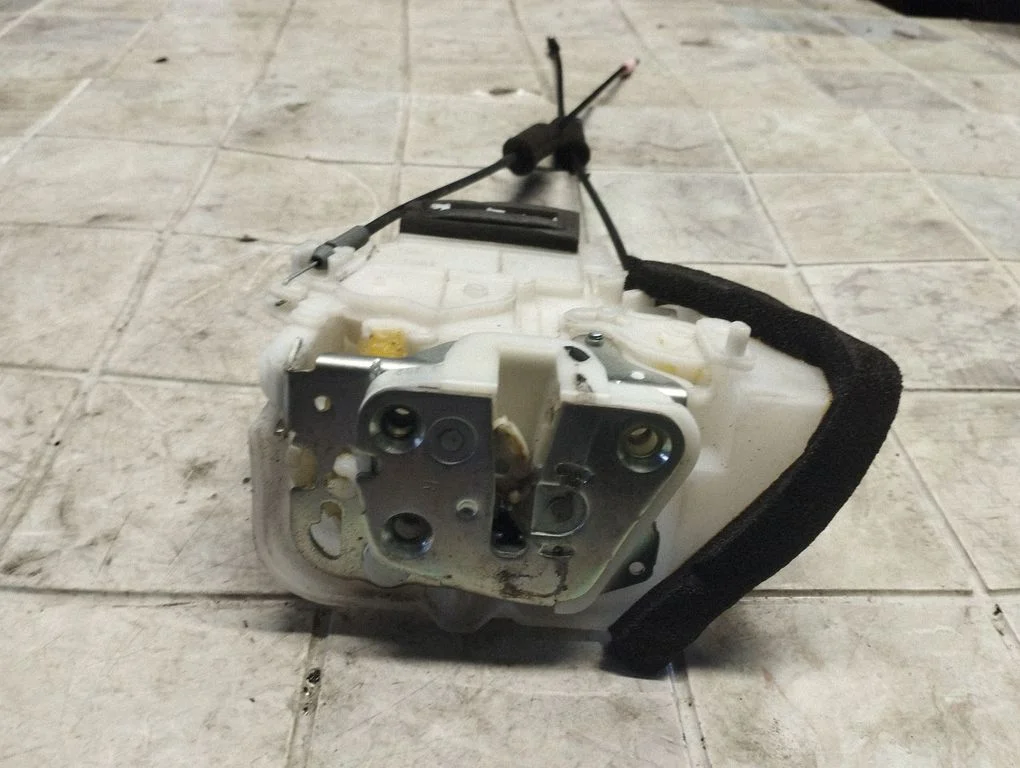 Rear door lock 8807