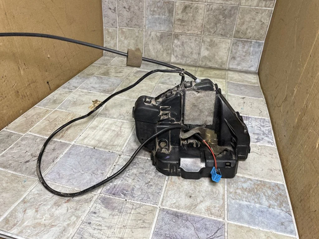 Rear door lock 2117300535