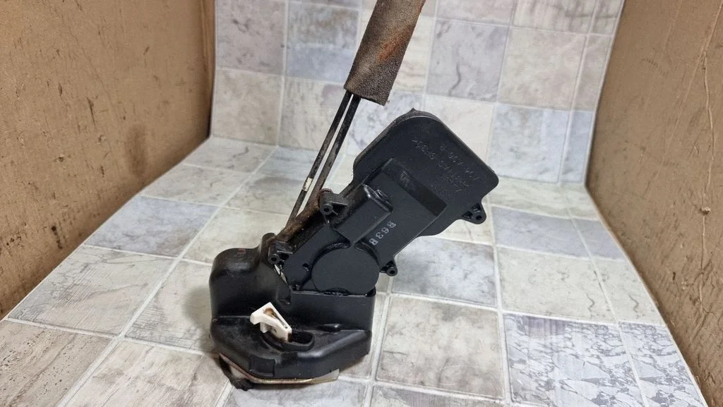 Rear door lock – Mazda 6 (2002-2008)