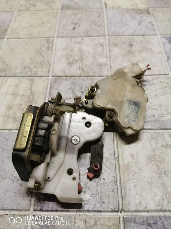 Tagaukse lukk 82553BM760